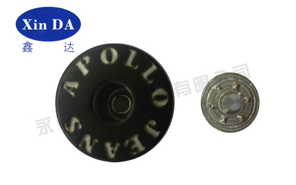 在鞋子上的設(shè)計怎樣確定紐扣的顏色？